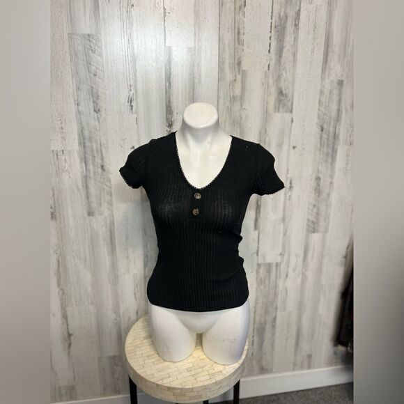 Black top - Picture 1 of 5